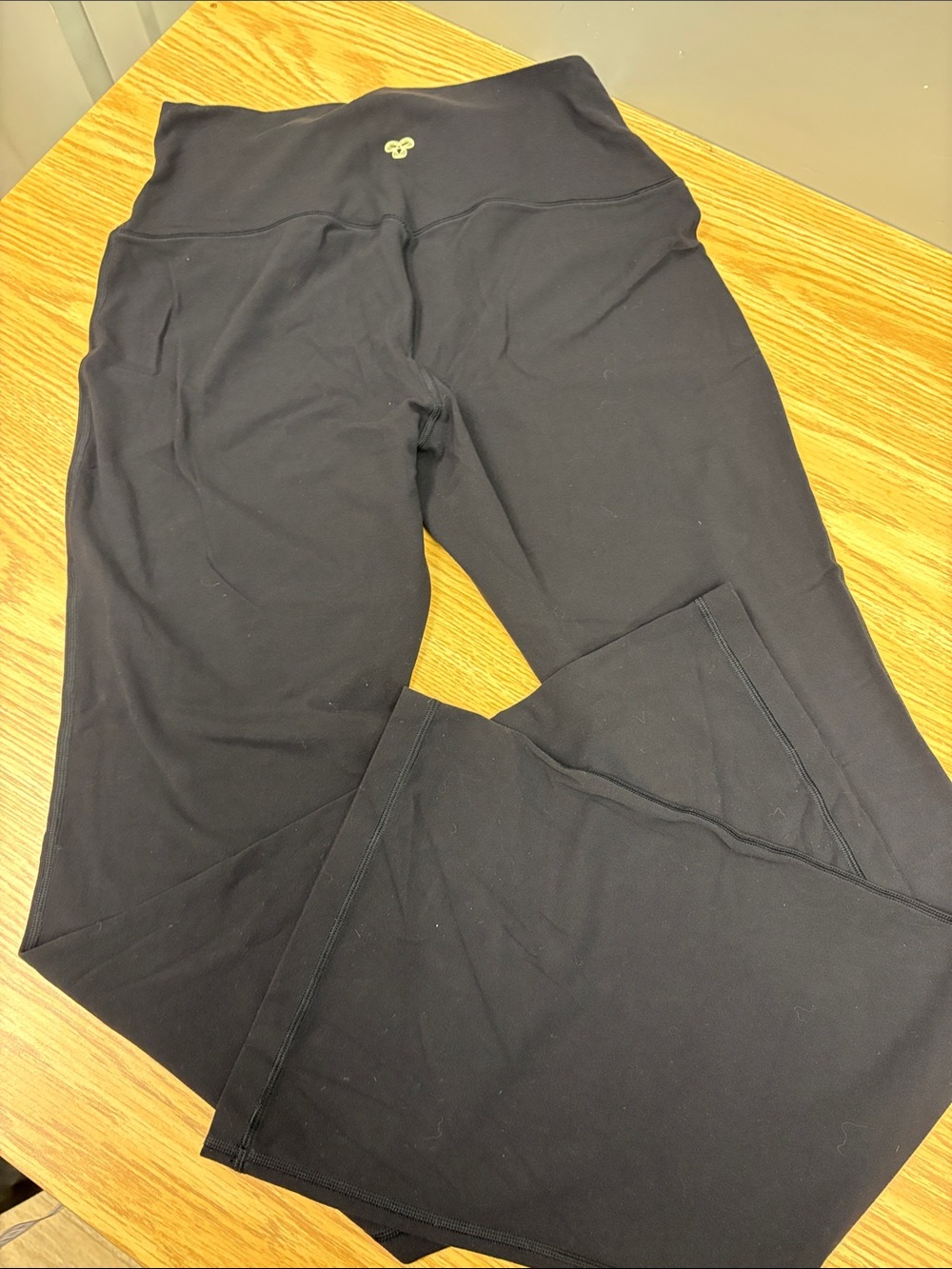 Aritiza Golden Women's Black High-Waist Yoga Pants